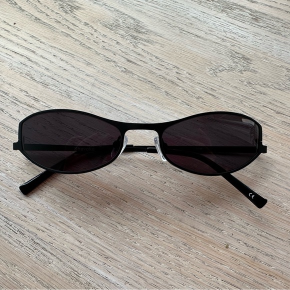Shevoke Cece Black Sunglasses - Picture 7 of 7